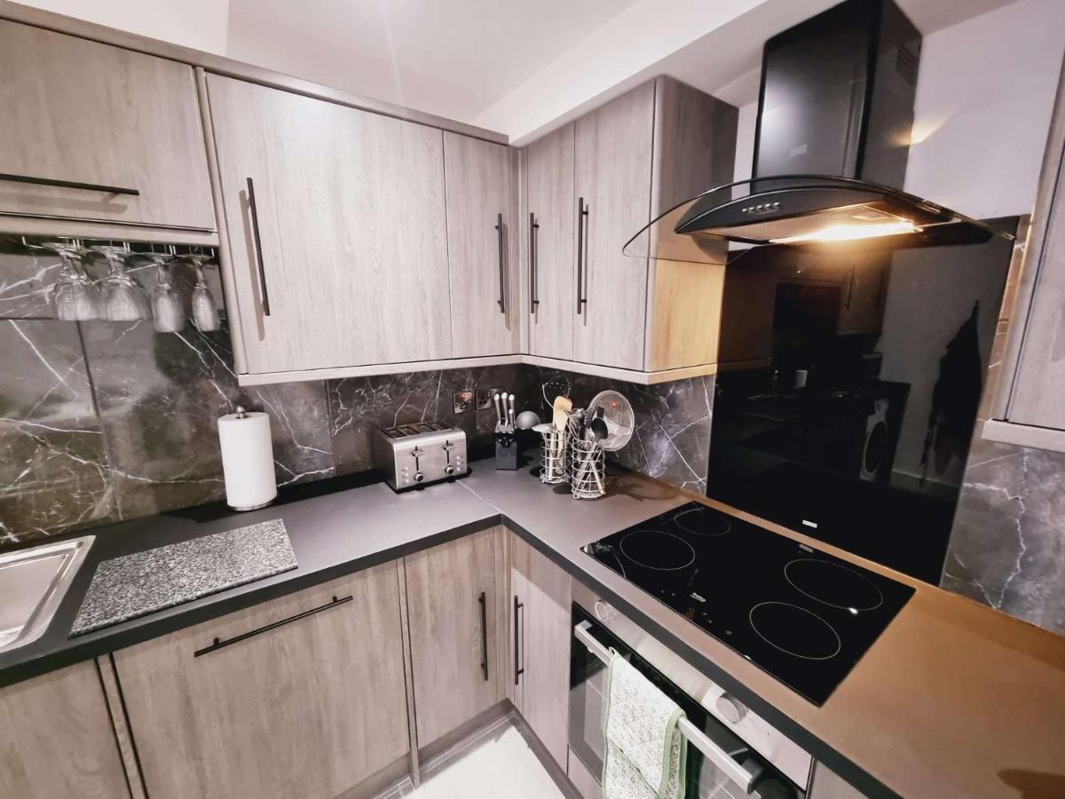Lmk, Spacious 1 Bedroom Ground Floor Apartment, Ev Charger, Free Parking Wi-Fi, Great Location Belfast Exterior photo